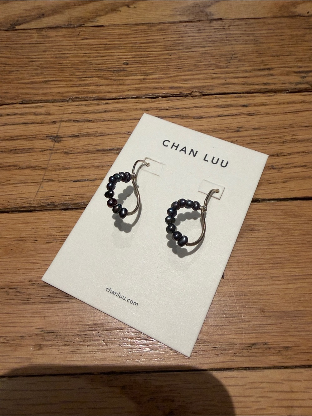 CHAN LUU Black Pearl Twisted Hoop Earrings - Picture 2 of 4